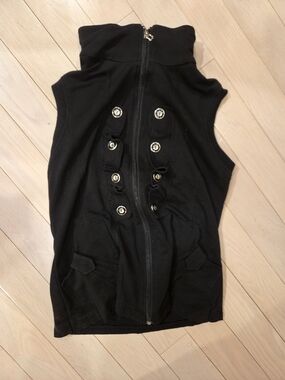 Model France Black Sleeveless Zip Front Vest